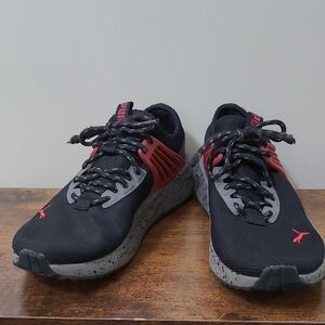 Puma Black & Red Pacer Future Trek Athletic Shoes with Speckled Soles Size 6.5